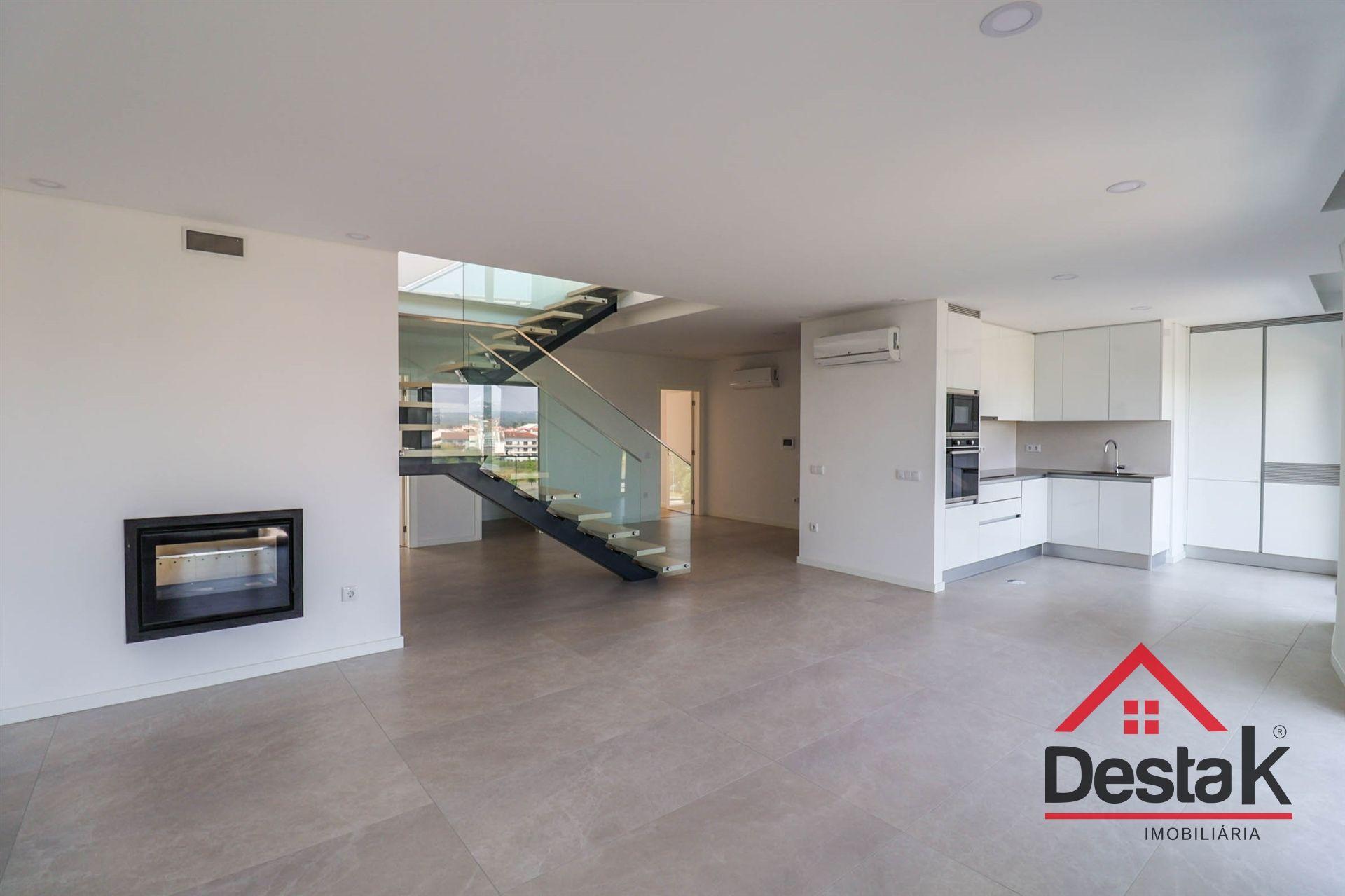 Apartamento T2+2 Duplex na Avenida da Europa