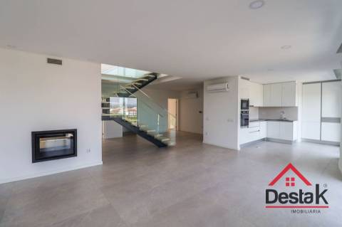 Apartamento T2+2 Duplex na Avenida da Europa