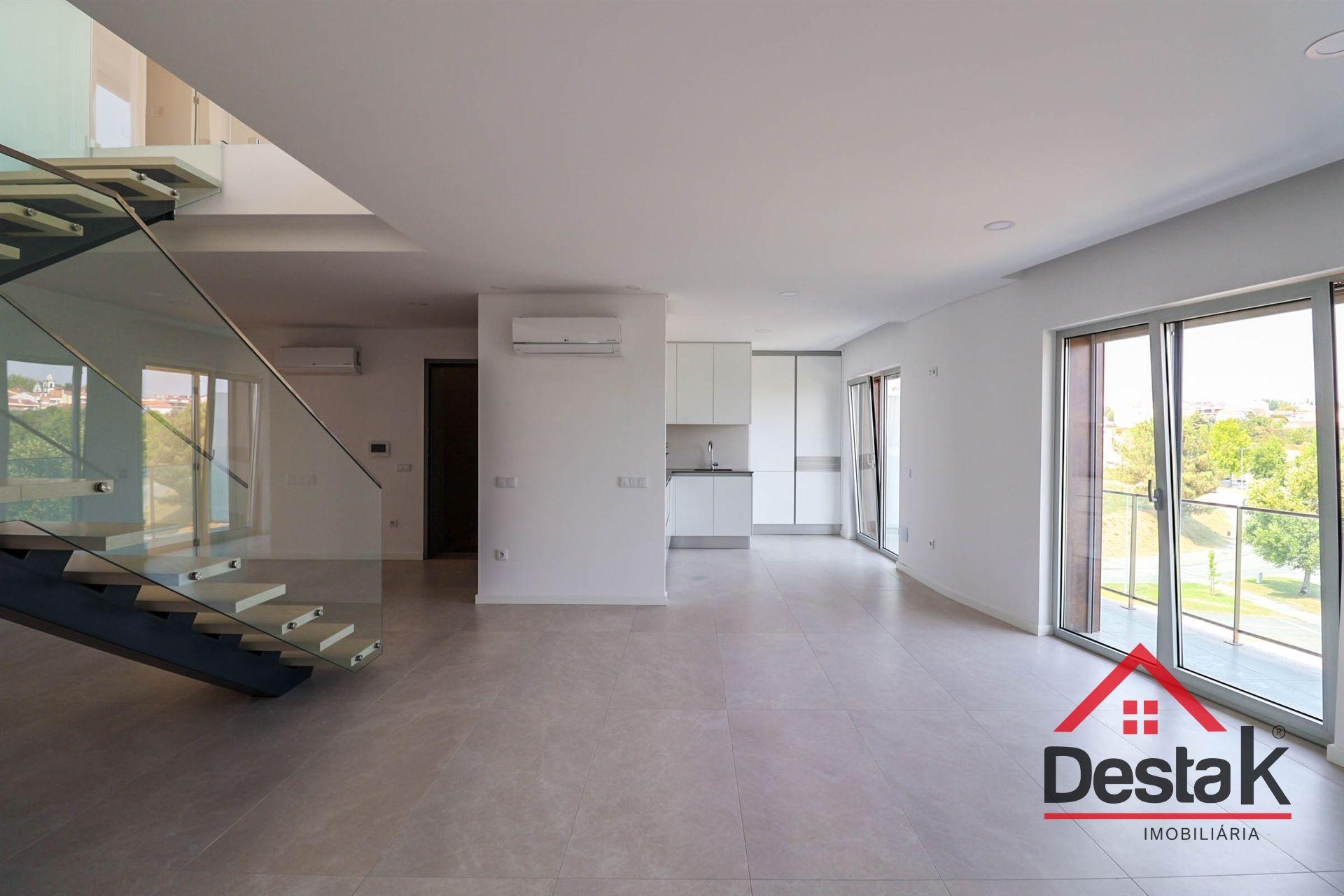 Apartamento T2+2 Duplex na Avenida da Europa
