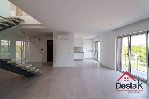 Apartamento T2+2 Duplex na Avenida da Europa