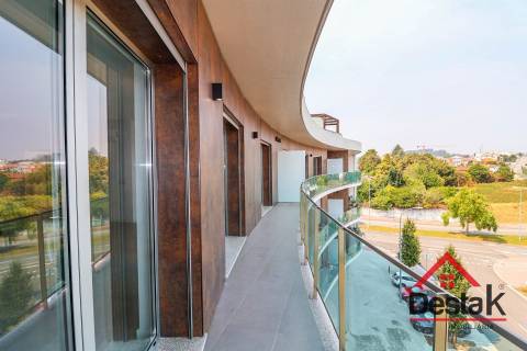 Apartamento T2+2 Duplex na Avenida da Europa