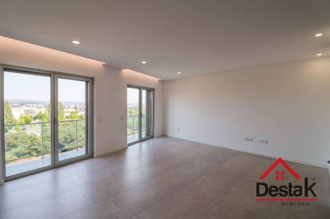 Apartamento T2+2 Duplex na Avenida da Europa