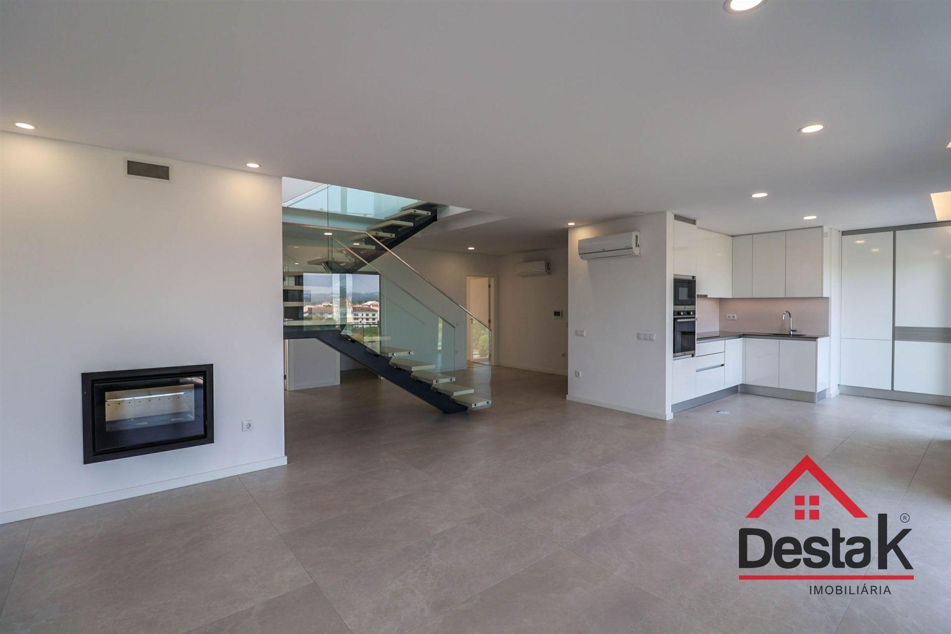 Apartamento T2+2 Duplex na Avenida da Europa