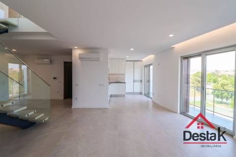 Apartamento T2+2 Duplex na Avenida da Europa