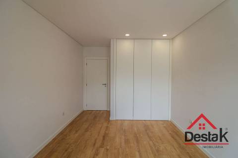 Apartamento T2+2 Duplex na Avenida da Europa