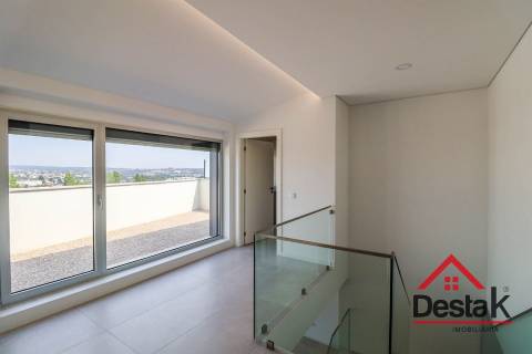 Apartamento T2+2 Duplex na Avenida da Europa