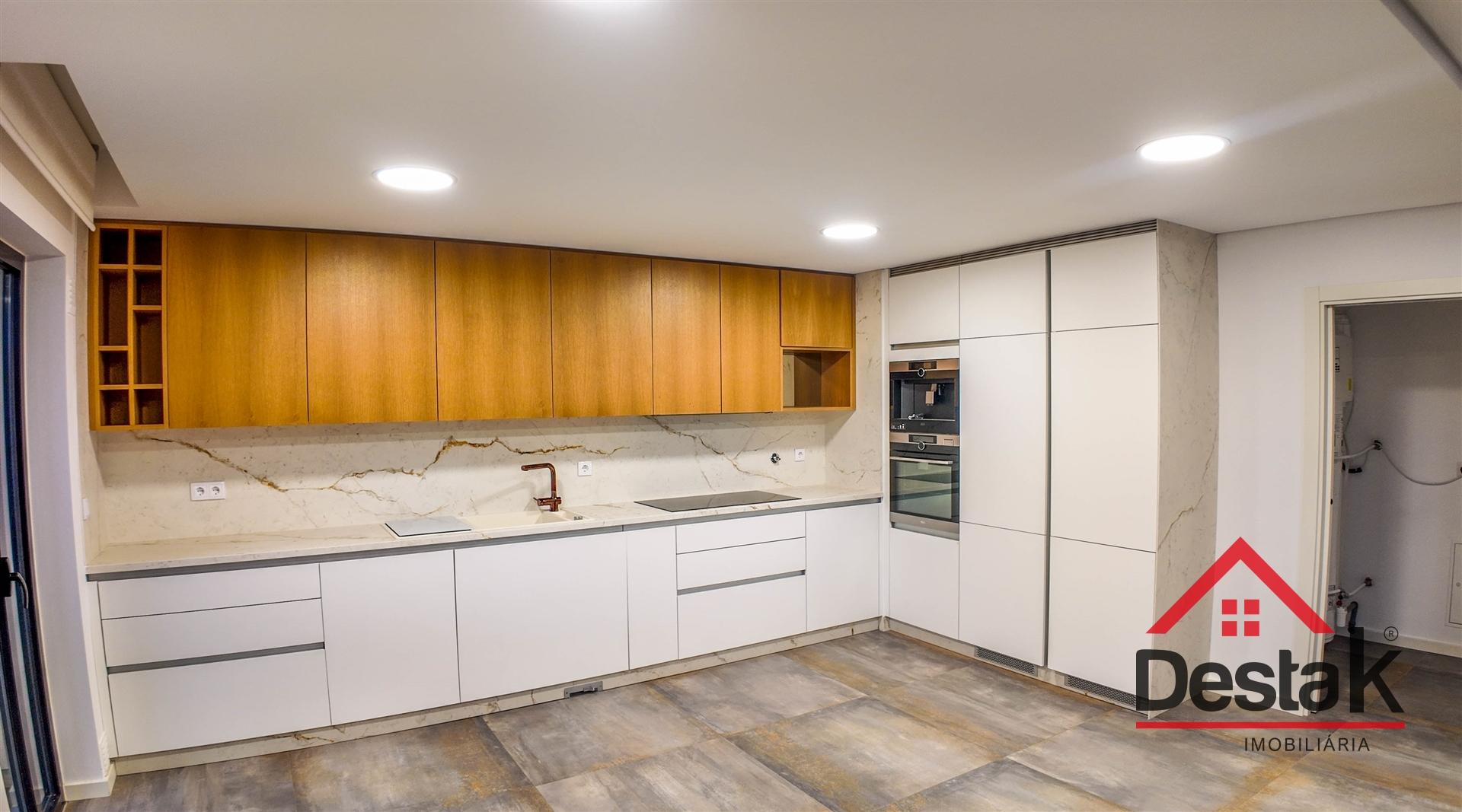 Apartamento T3 Duplex situado na Avenida da Europa em Viseu