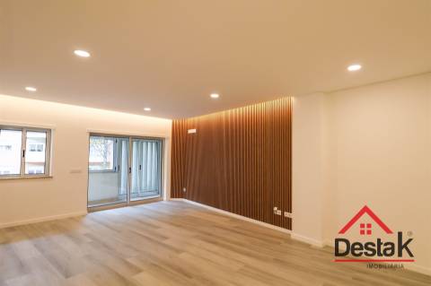 Apartamento T3 Totalmente Remodelado em Marzovelos