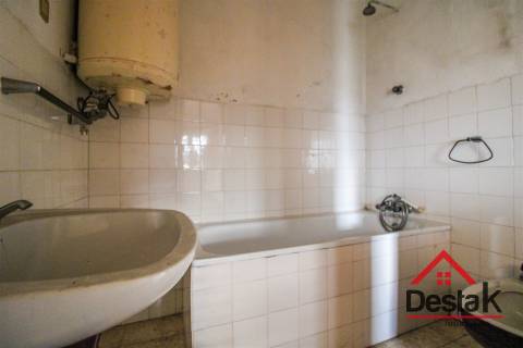 Moradia V3 para Remodelar em São João de Lourosa – Viseu