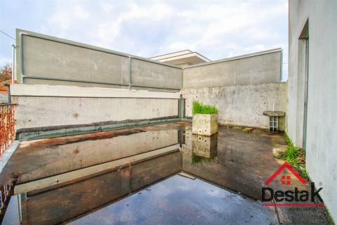 Moradia V3 para Remodelar em São João de Lourosa – Viseu
