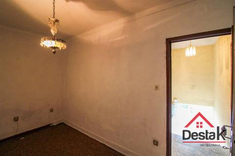 Moradia V3 para Remodelar em São João de Lourosa – Viseu