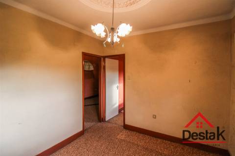 Moradia V3 para Remodelar em São João de Lourosa – Viseu