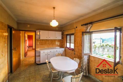 Moradia V3 para Remodelar em São João de Lourosa – Viseu