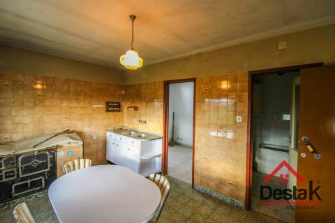 Moradia V3 para Remodelar em São João de Lourosa – Viseu