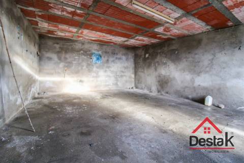 Moradia V3 para Remodelar em São João de Lourosa – Viseu