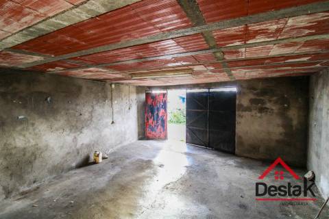 Moradia V3 para Remodelar em São João de Lourosa – Viseu