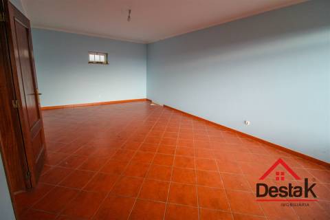 Moradia geminada V3 situada em Santa Comba Dão