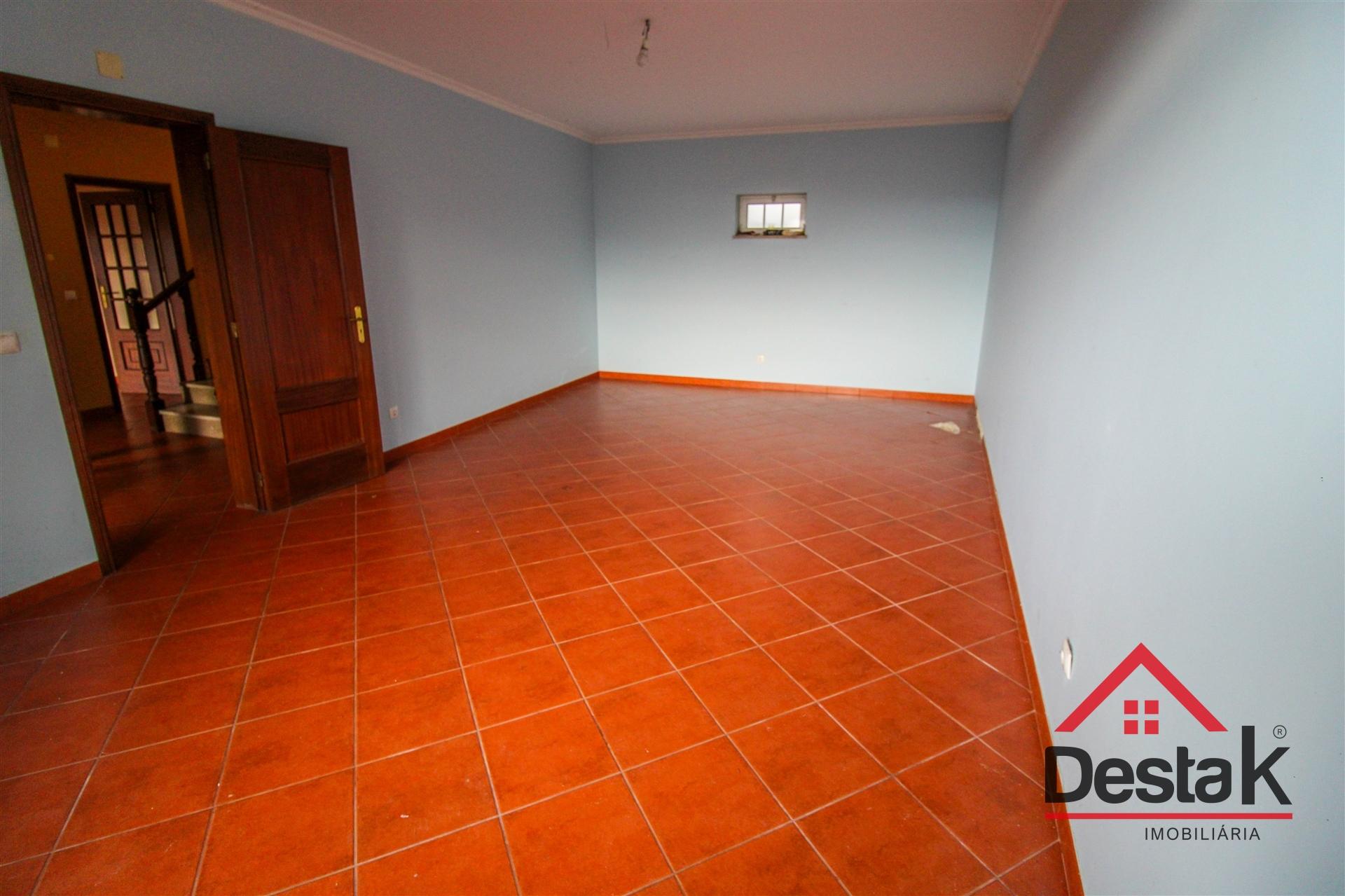 Moradia geminada V3 situada em Santa Comba Dão