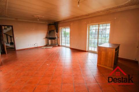 Moradia geminada V3 situada em Santa Comba Dão