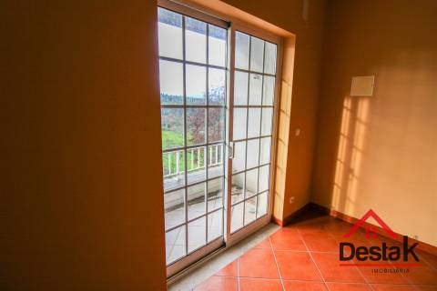 Moradia geminada V3 situada em Santa Comba Dão