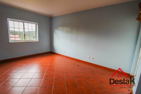 Moradia geminada V3 situada em Santa Comba Dão