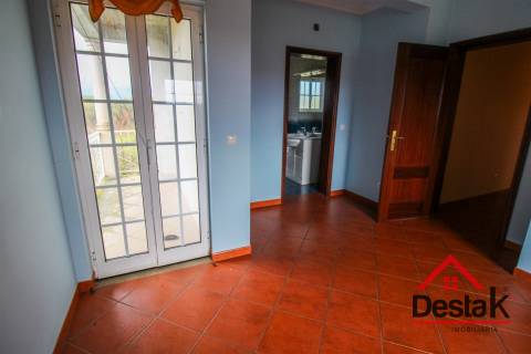 Moradia geminada V3 situada em Santa Comba Dão