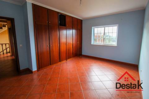 Moradia geminada V3 situada em Santa Comba Dão