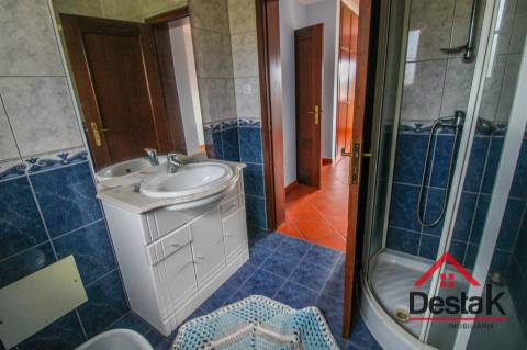 Moradia geminada V3 situada em Santa Comba Dão