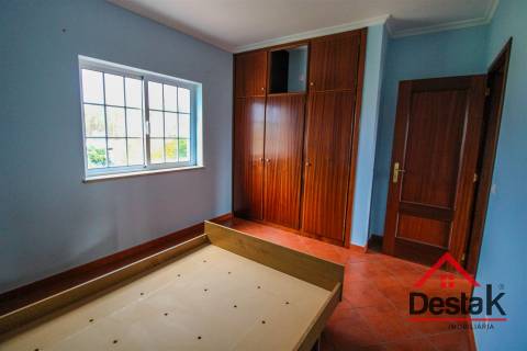 Moradia geminada V3 situada em Santa Comba Dão