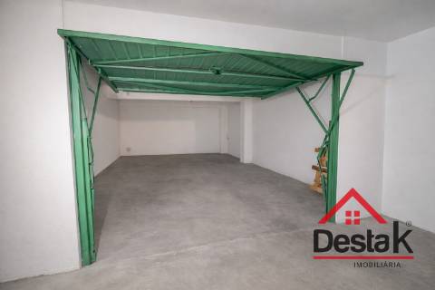 Garagem à venda junto ao centro de Viseu