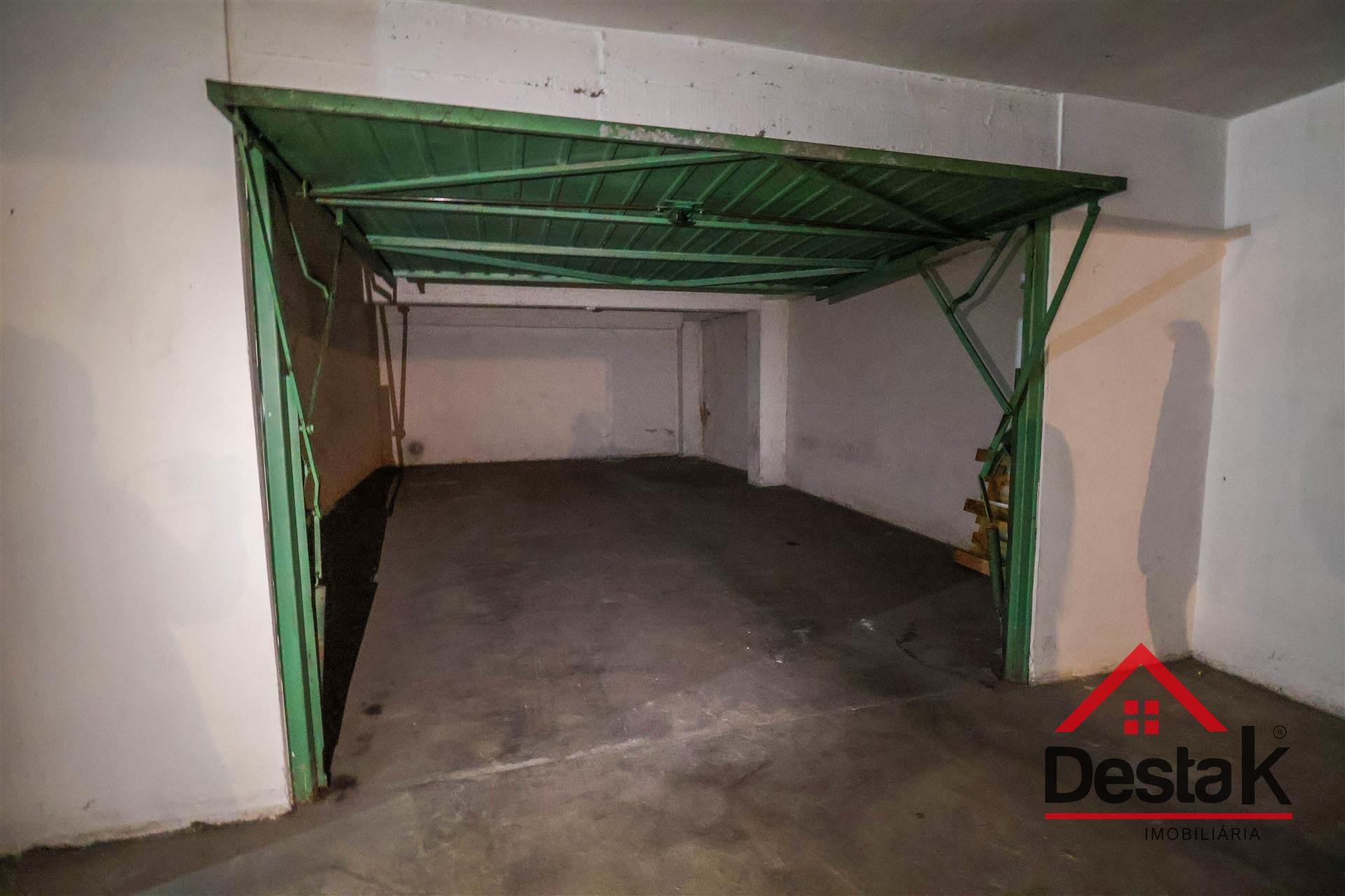 Garagem à venda junto ao centro de Viseu