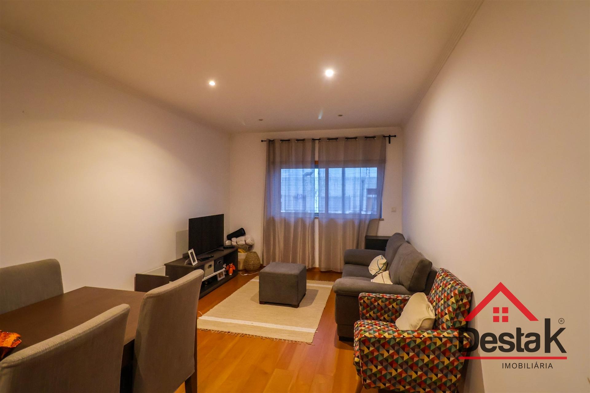 Apartamento T2 para arrendamento junto do Palácio do Gelo