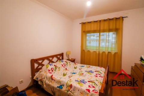 Apartamento T2 para arrendamento junto do Palácio do Gelo