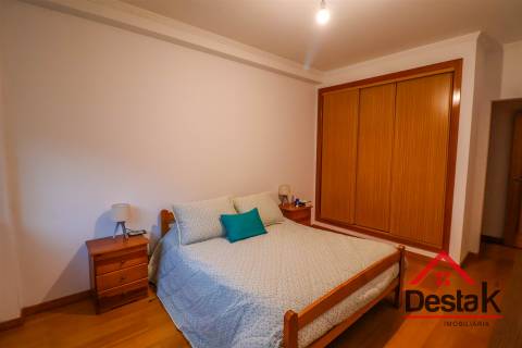 Apartamento T2 para arrendamento junto do Palácio do Gelo