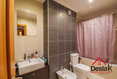 Apartamento T2 para arrendamento junto do Palácio do Gelo