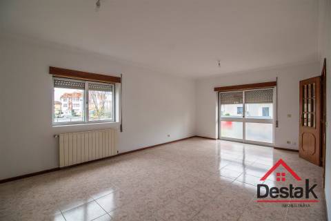 Moradia V4 com Jardim a 7 Minutos do Centro de Viseu.