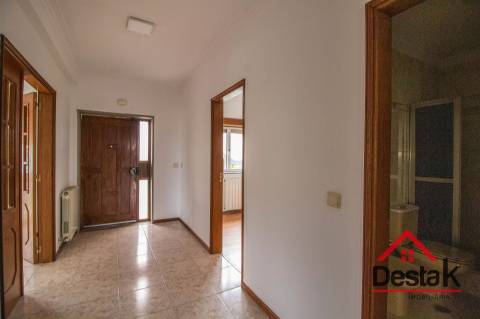 Moradia V4 com Jardim a 7 Minutos do Centro de Viseu.