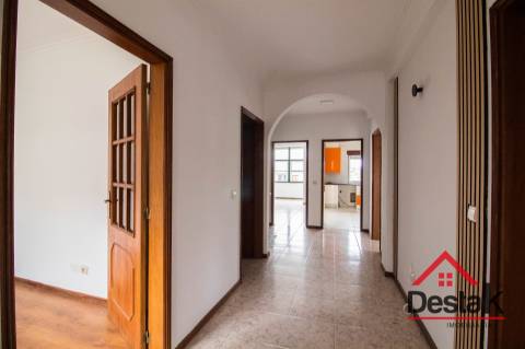 Moradia V4 com Jardim a 7 Minutos do Centro de Viseu.