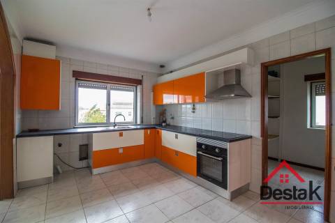 Moradia V4 com Jardim a 7 Minutos do Centro de Viseu.