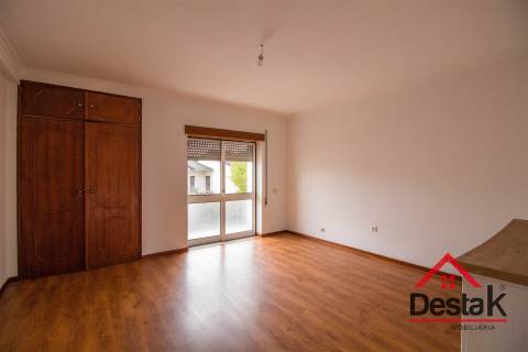 Moradia V4 com Jardim a 7 Minutos do Centro de Viseu.