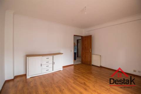 Moradia V4 com Jardim a 7 Minutos do Centro de Viseu.