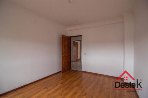 Moradia V4 com Jardim a 7 Minutos do Centro de Viseu.