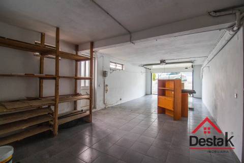 Moradia V4 com Jardim a 7 Minutos do Centro de Viseu.