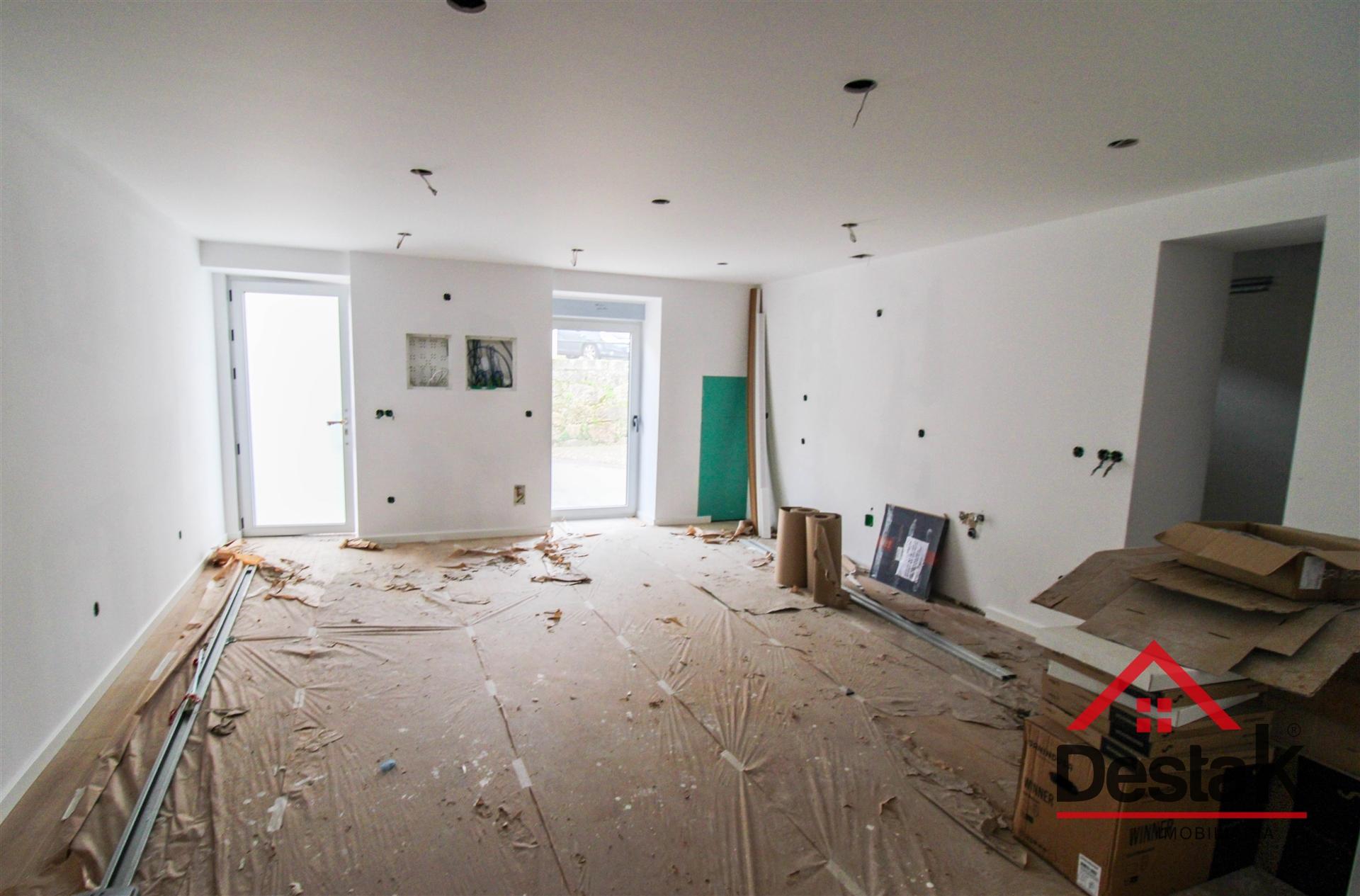 Apartamento T2 remodelado para venda em Viseu