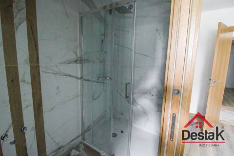 Apartamento T2 remodelado para venda em Viseu