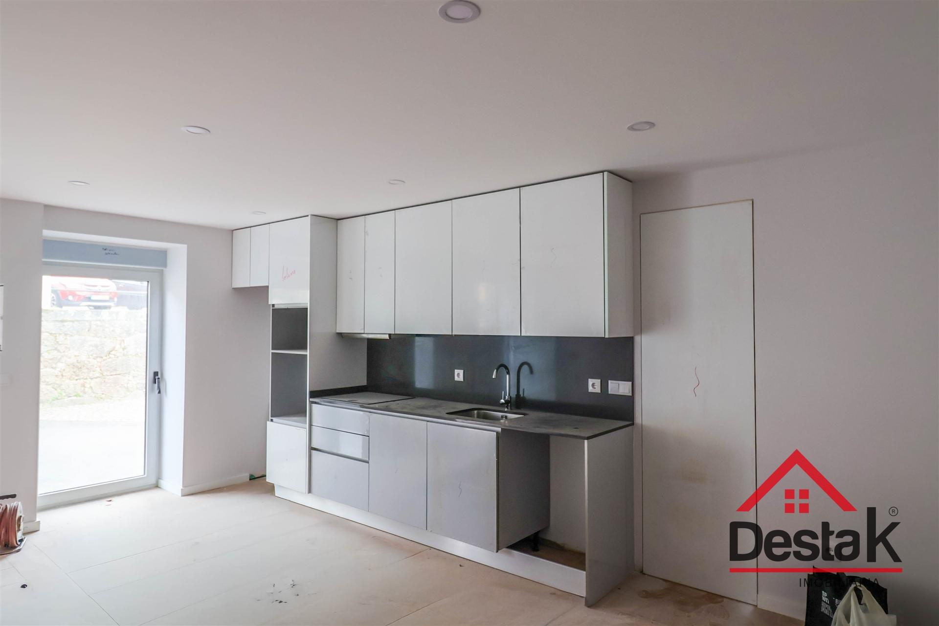 Apartamento T2 remodelado para venda em Viseu