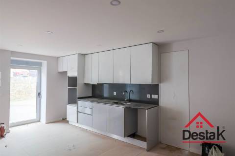 Apartamento T2 remodelado para venda em Viseu