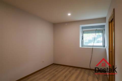 Apartamento T2 remodelado para venda em Viseu
