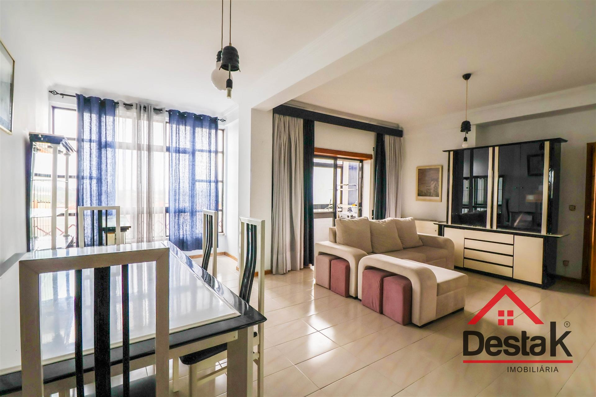 Apartamento T6 mobilado para arrendamento em Viseu