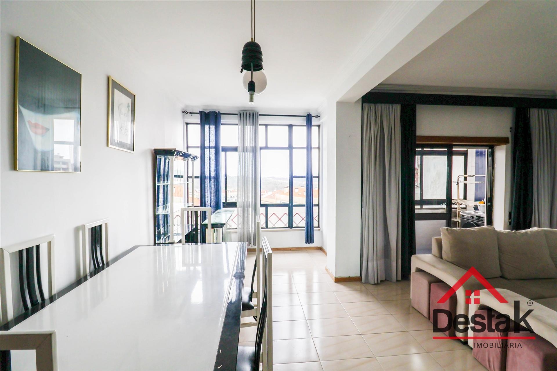 Apartamento T6 mobilado para arrendamento em Viseu